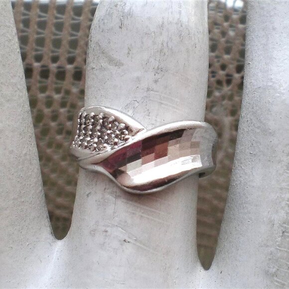 Vintage HEAVY Solid Platinum PT 900 Diamond Cluster V Shape Chevron Band Ring